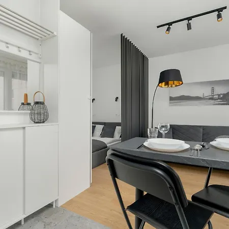 Szamarzewskiego With Balcony By Renters