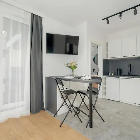 Szamarzewskiego With Balcony By Renters Poznan